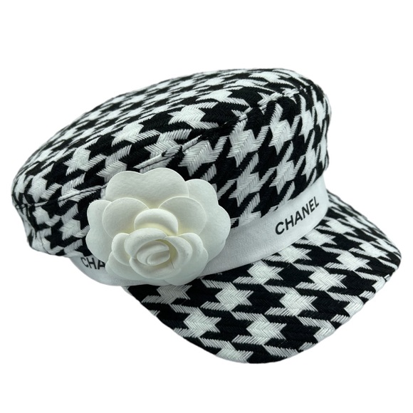 Nordstrom Accessories - CHANEL Tweed Logo Newsboy Cap